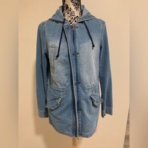 Like new zipper jean jacket​​​​​​​​​​​​​​​​​​​​​​​​​